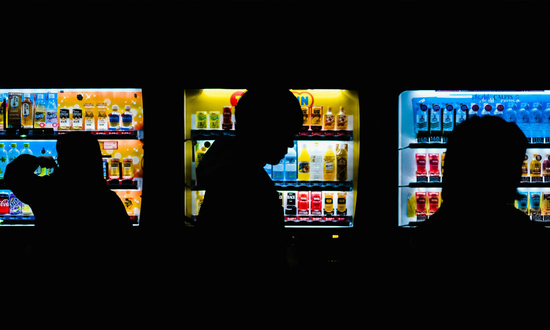Ein Bild, das ein Automaten-Kiosk zeigt