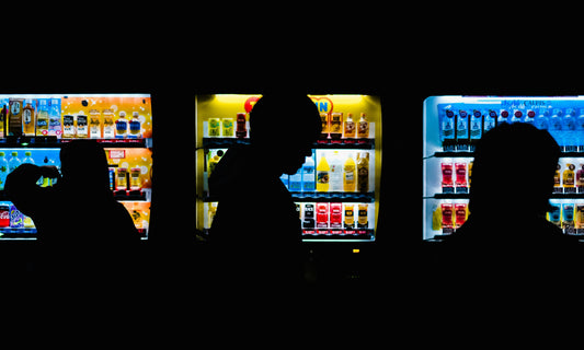 Ein Bild, das ein Automaten-Kiosk zeigt